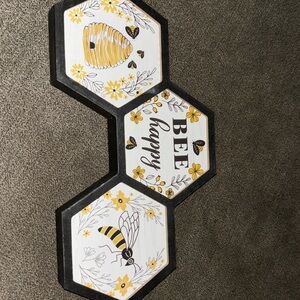 Makes a great room decor especially if you love Bees !
